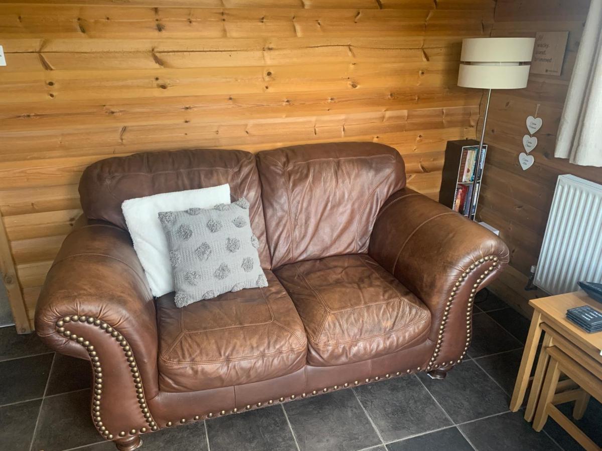 Swansea Log Cabin Pontardawe Exteriör bild