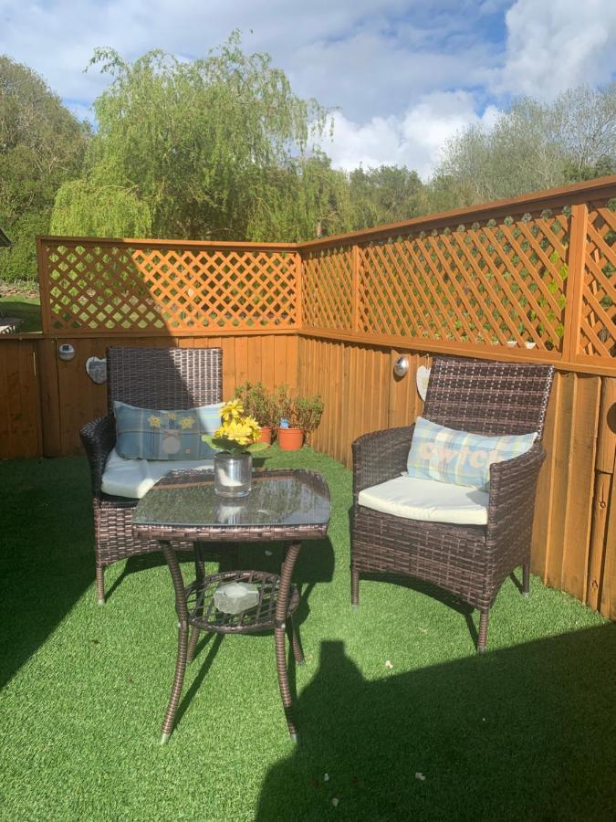 Swansea Log Cabin Pontardawe Exteriör bild