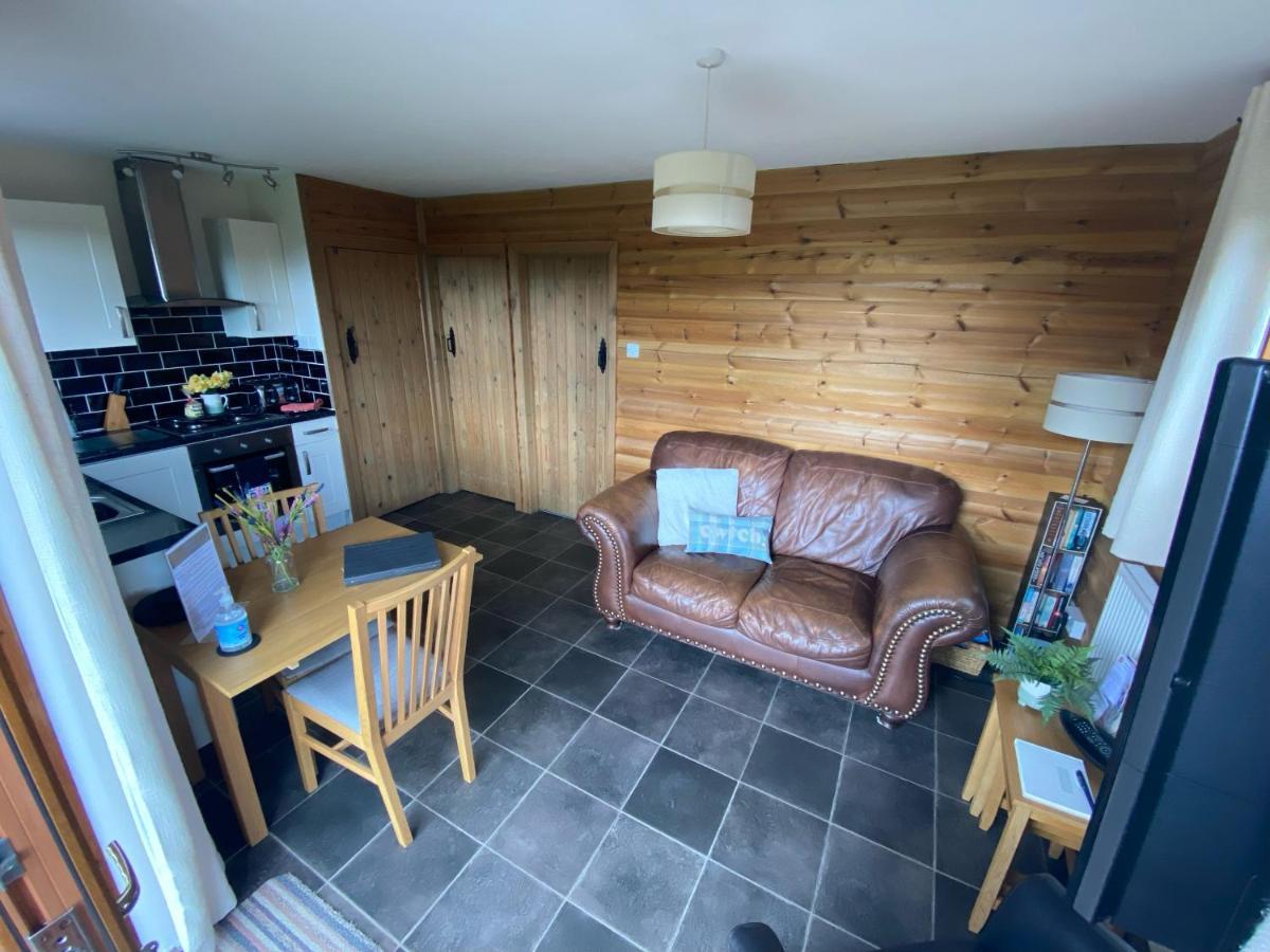 Swansea Log Cabin Pontardawe Exteriör bild