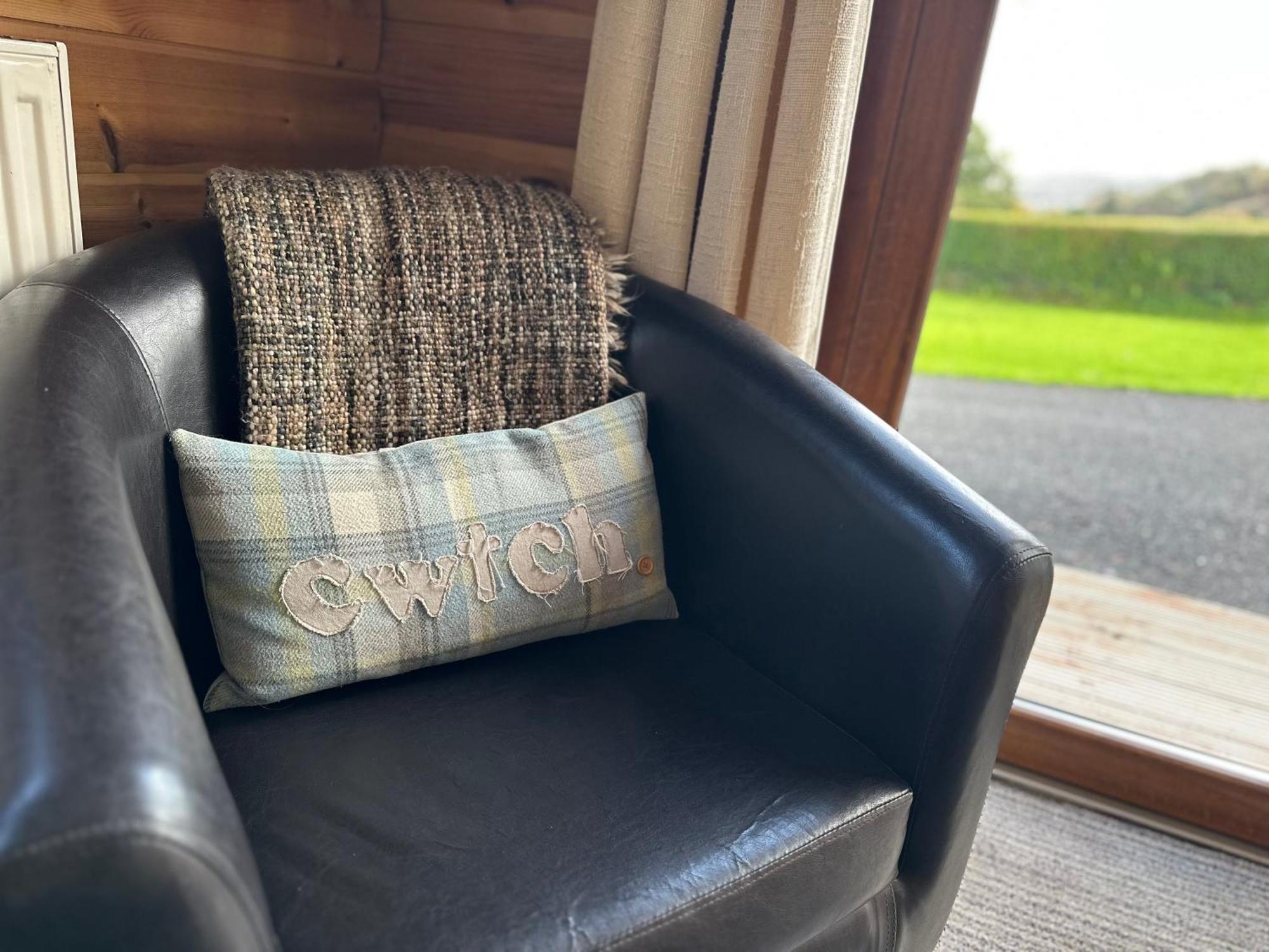 Swansea Log Cabin Pontardawe Exteriör bild