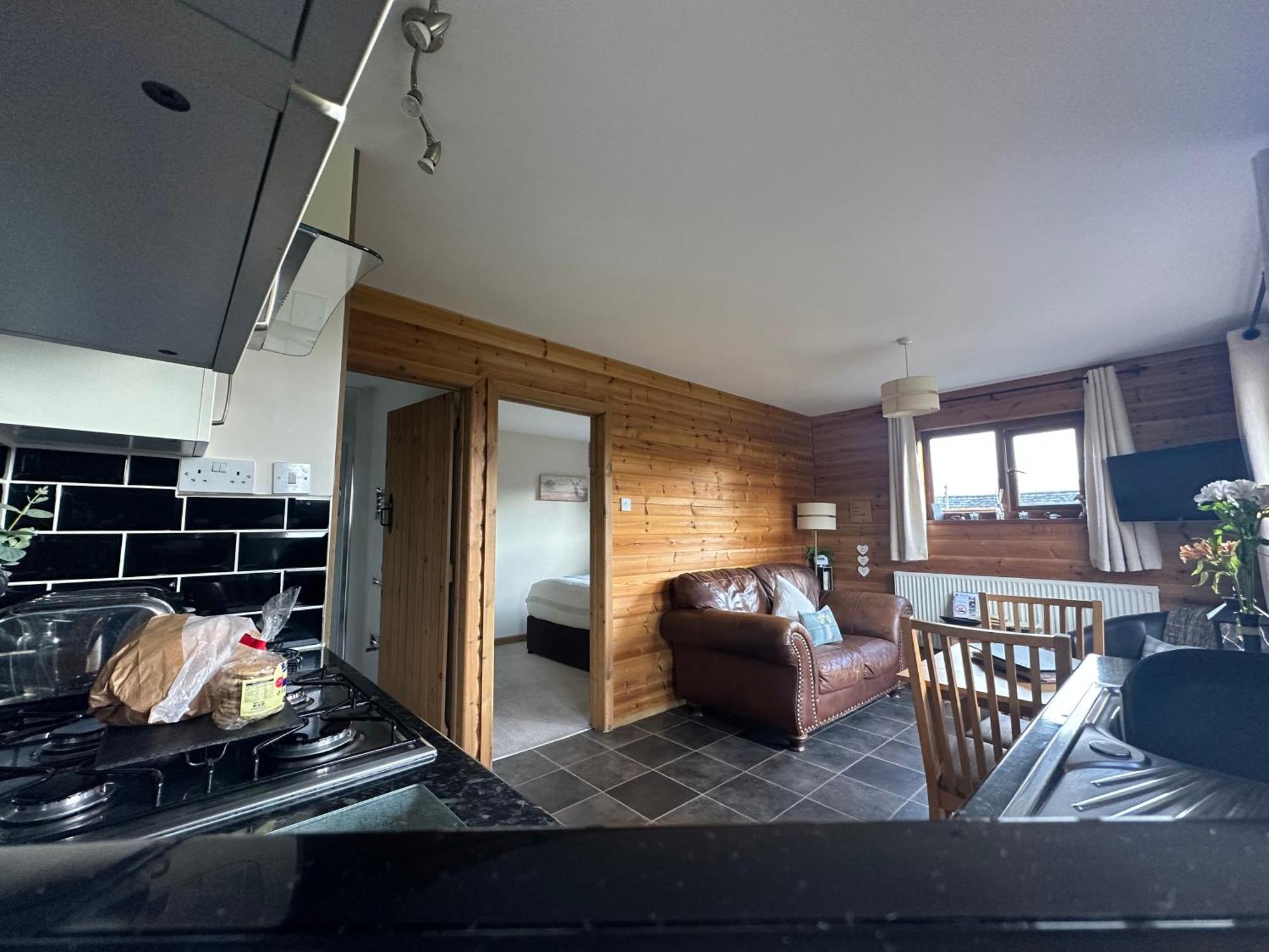 Swansea Log Cabin Pontardawe Exteriör bild