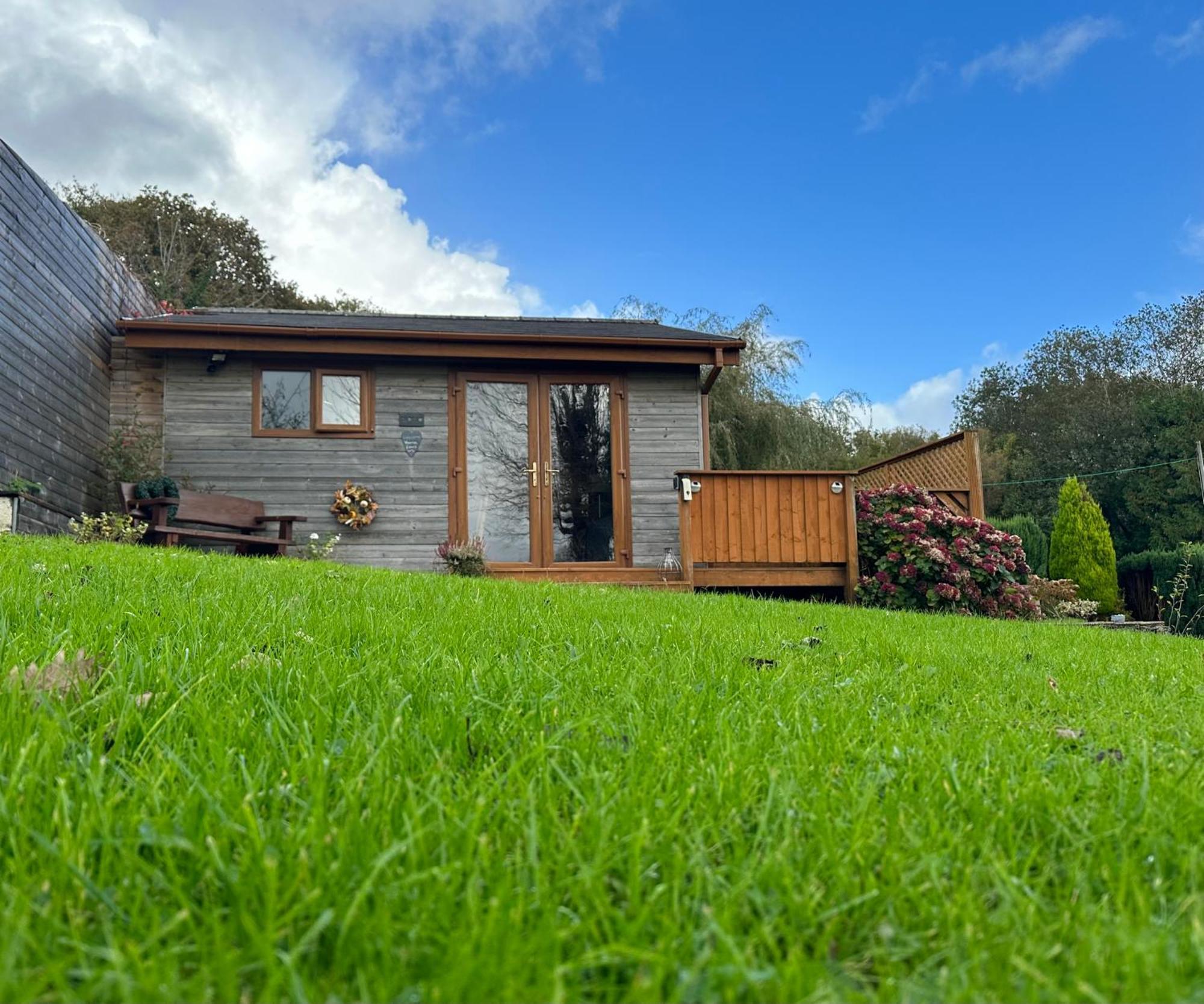 Swansea Log Cabin Pontardawe Exteriör bild